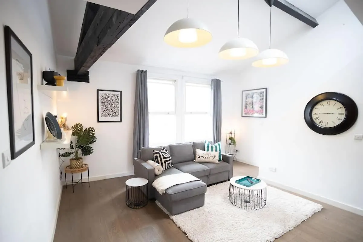 Three-Bedroom Flat Near Street Art London United Kingdom