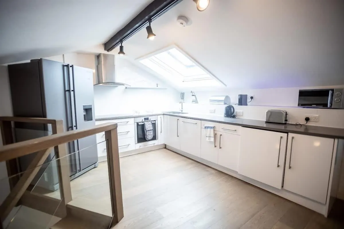 Three-Bedroom Flat Near Street Art Londres 0*,